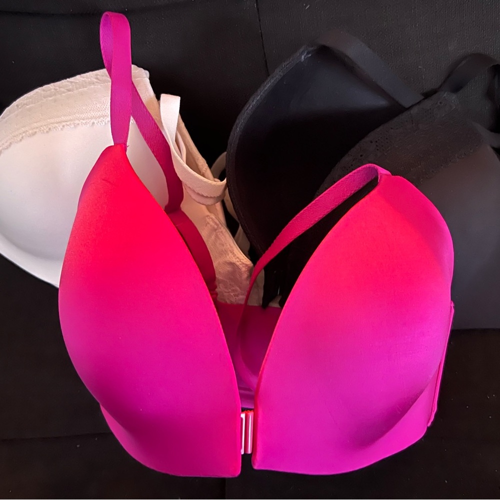 NWOT 3 Pack Bundle Bare Necessities Elegant Lace Front Closure Bras (32D)